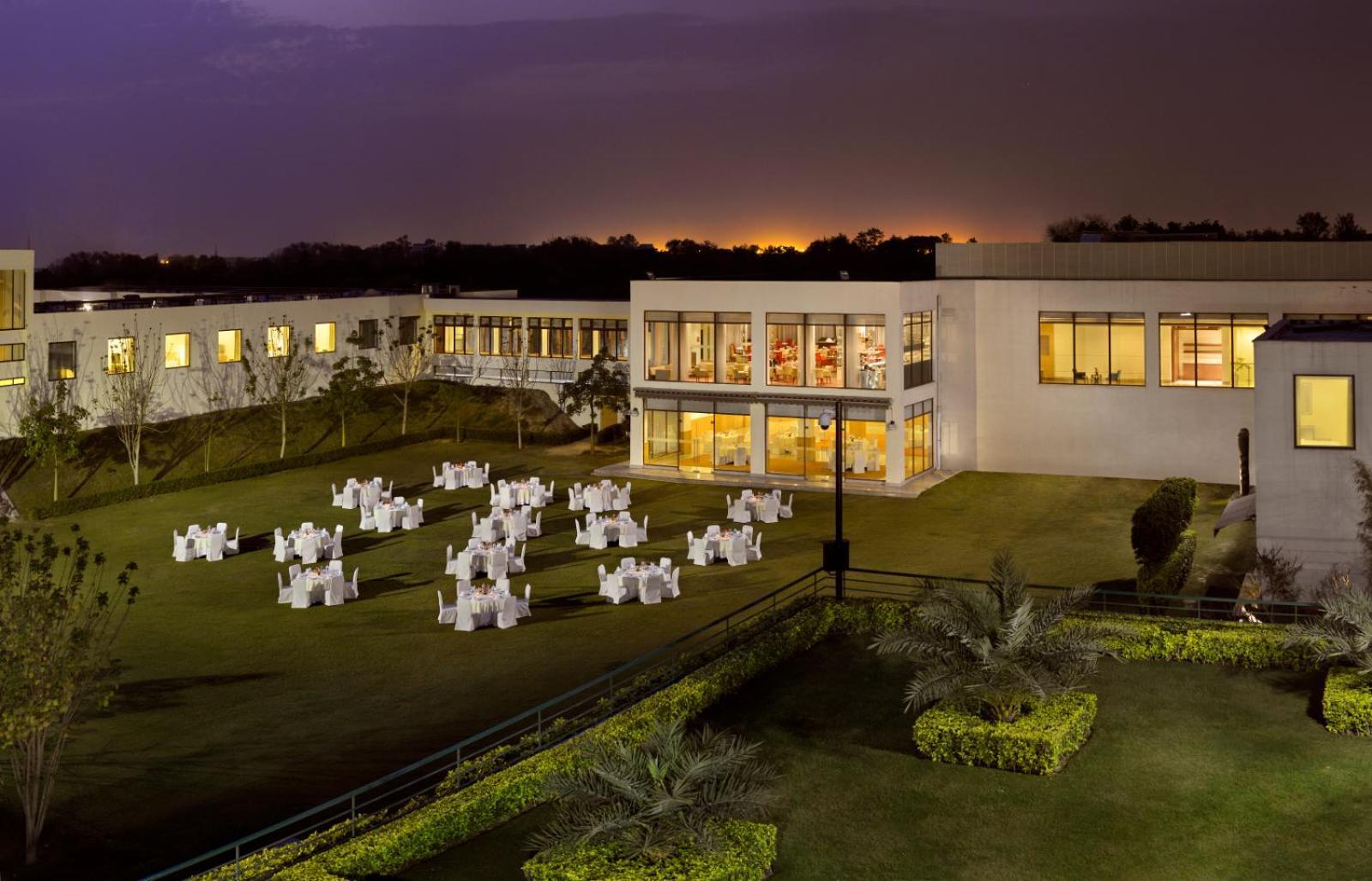 Four Points By Sheraton New Delhi, Airport Highway Hotel Exterior photo