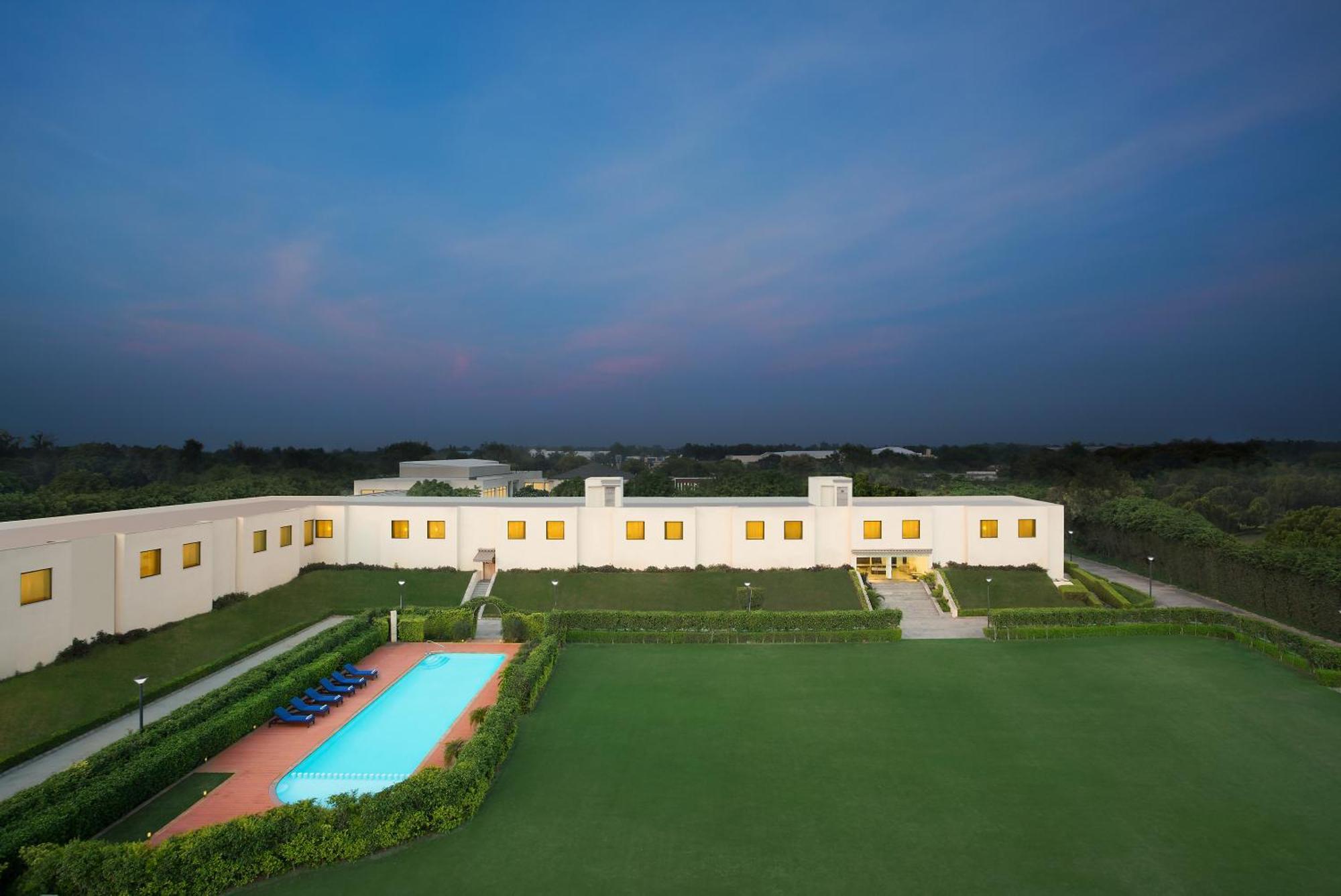 Four Points By Sheraton New Delhi, Airport Highway Hotel Exterior photo