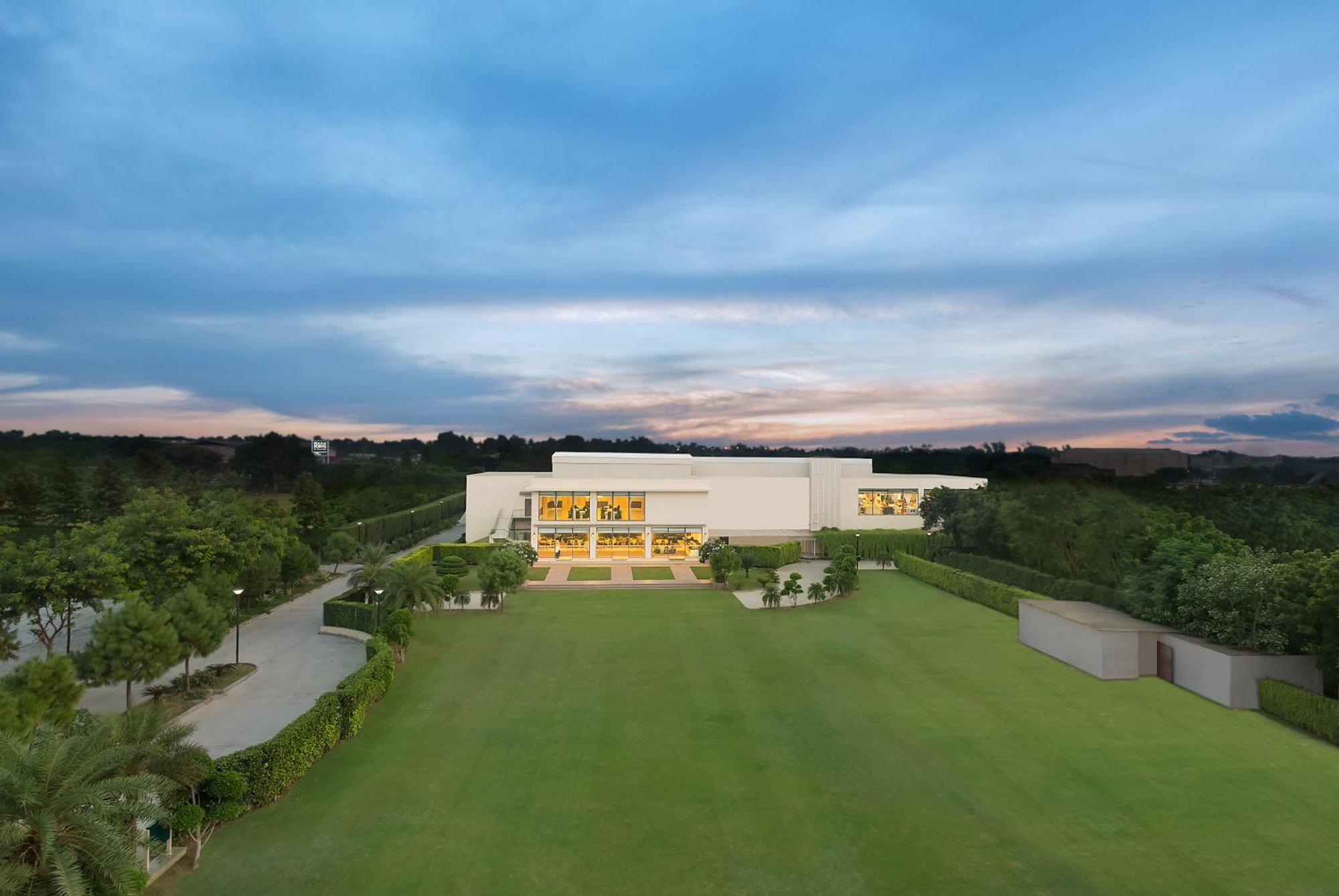 Four Points By Sheraton New Delhi, Airport Highway Hotel Exterior photo