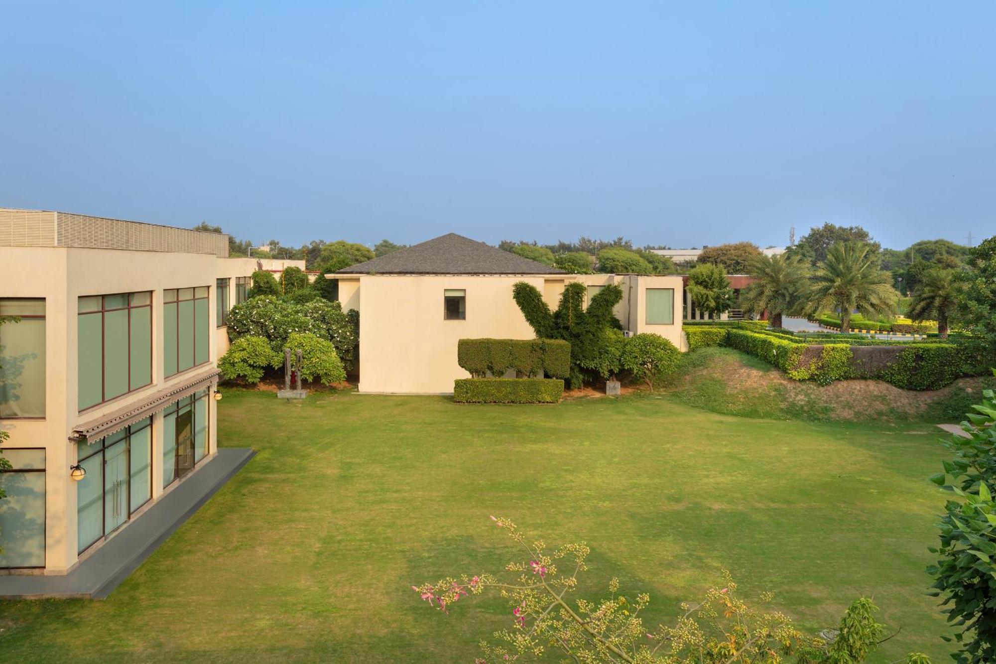 Four Points By Sheraton New Delhi, Airport Highway Hotel Exterior photo