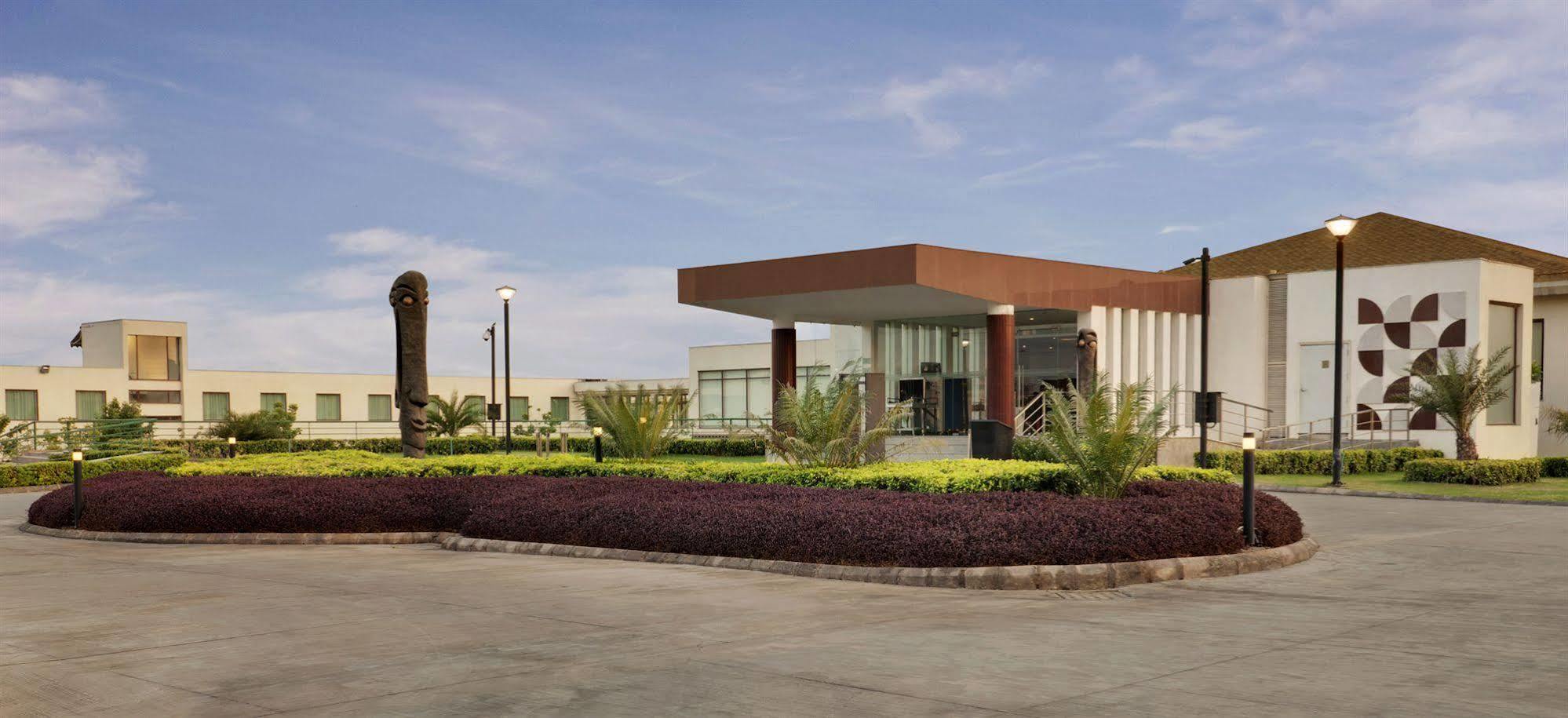 Four Points By Sheraton New Delhi, Airport Highway Hotel Exterior photo